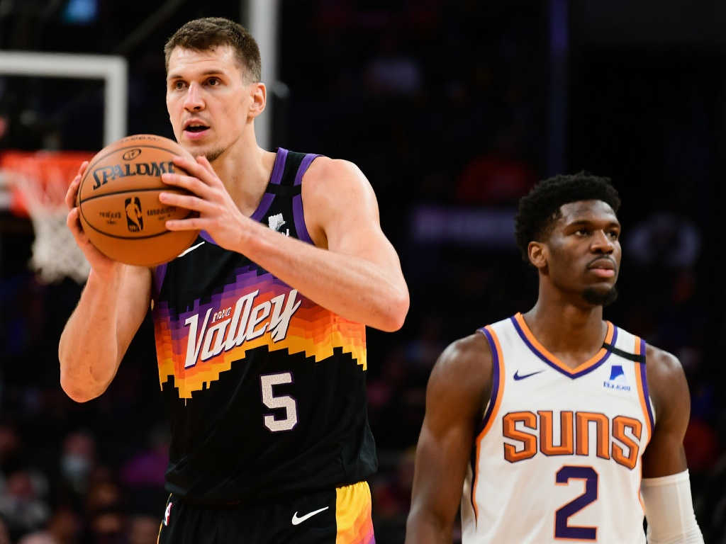 太阳内线大洗牌！努尔基奇被冷藏，艾顿交易成败引发热议？